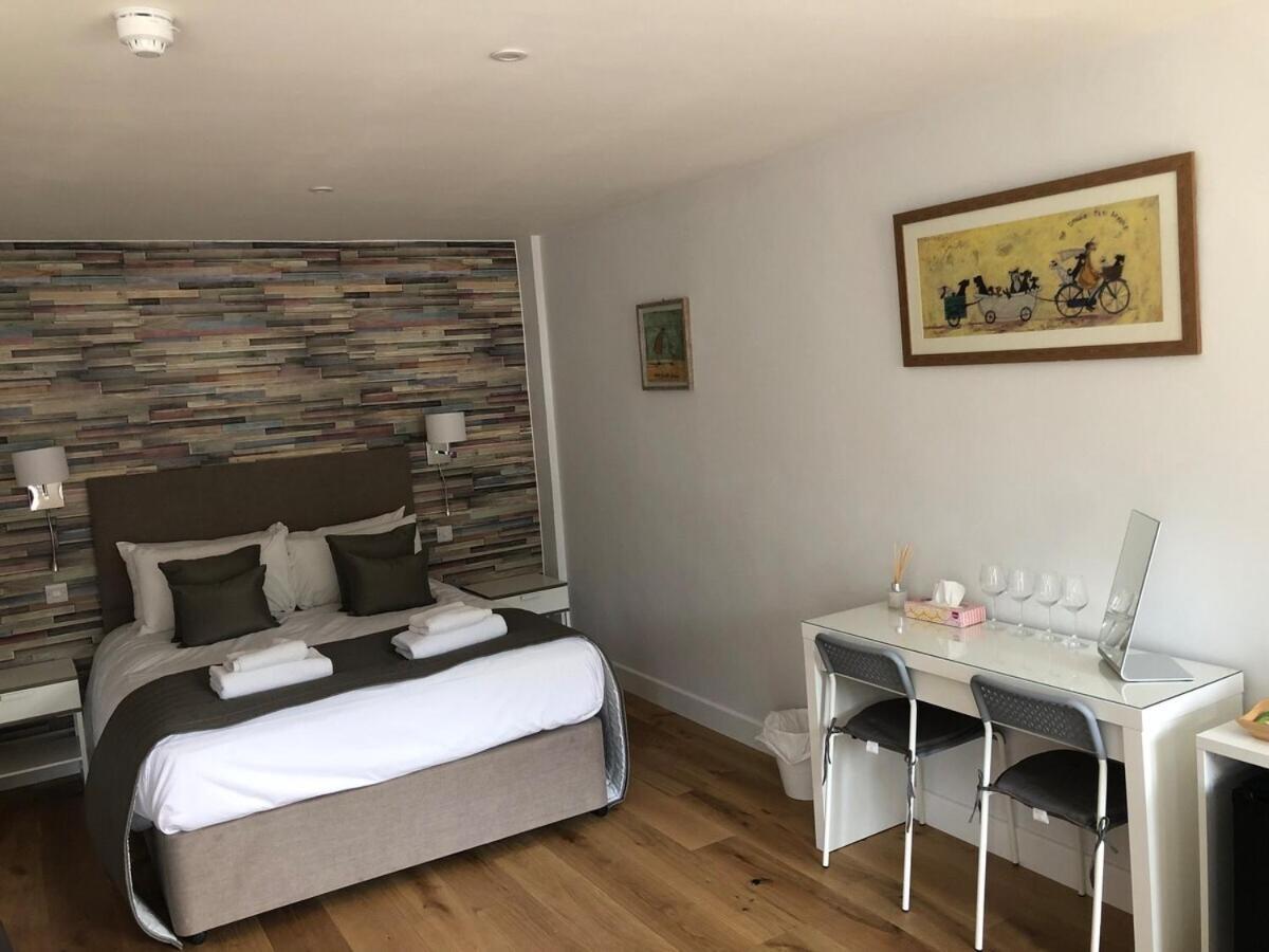 Hamilton Arms Suites Midhurst Quarto foto