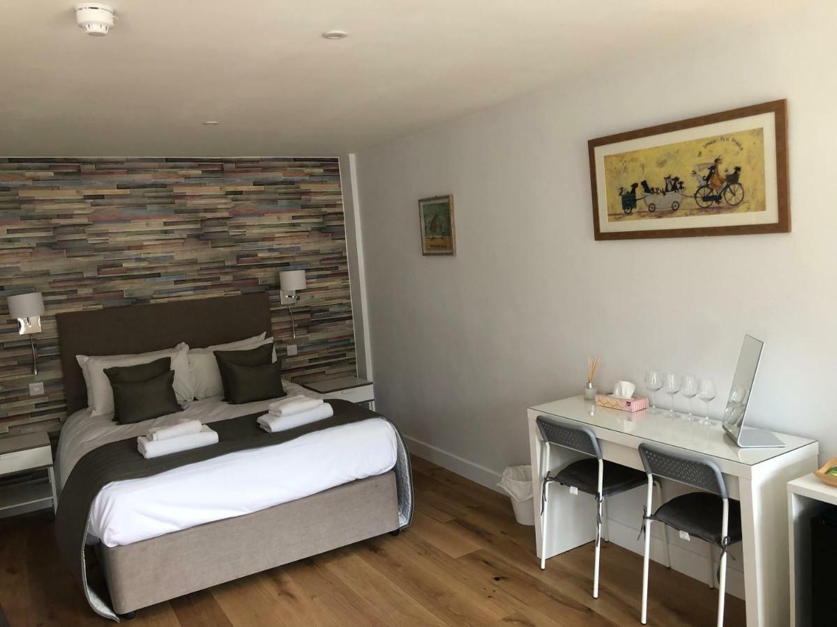 Hamilton Arms Suites Midhurst Quarto foto